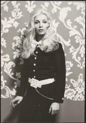 A portrait of the singer of Patty Pravo 