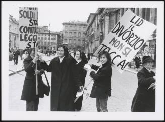 Anti Divorce referendum protesters