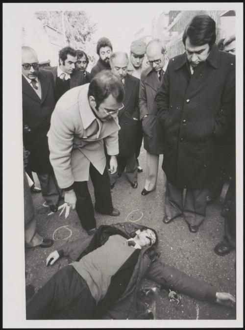 Carlo Moro with Masono, chief of the street patrol police, inspect the body of Martino Zicchitella