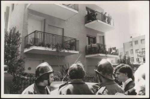 Police investigate magistrate Infelisi while examining the apartment near Via Cassia, a hideout for the Red Brigade group who kidnapped Moro