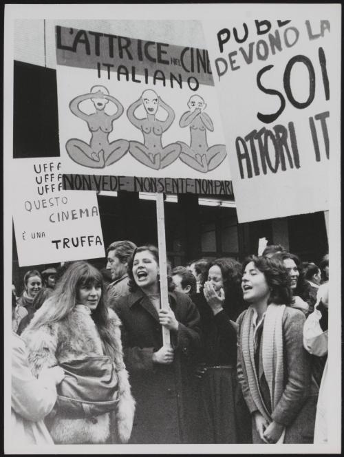 Italian actresses Francesca Codispoti and Pamela Villoresi join a picket about the flaws in the Italian film industry 