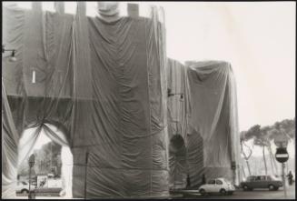 The Wall – Wrapped Roman Wall, Via Veneto and Villa Borghese, Rome, Italy, 1973-74. By artists Christo and Jeanne-Claude
