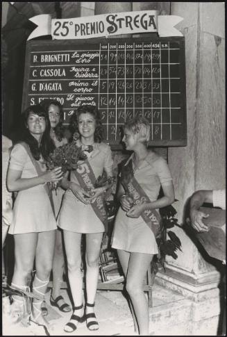 1972. 26th Strega Prize. Hostesses stand by to present the prize to the winner Raffaello Brignetti