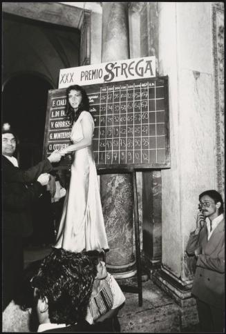 1976. The 30th year of the Strega Prize. The votes are added to the chalk board. Fausta Cialente was the ultimate winner. 