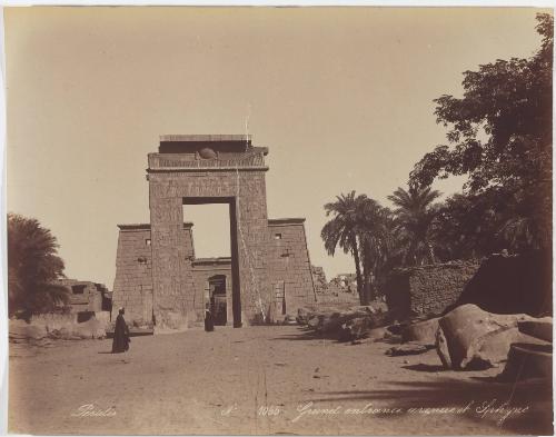 Grand entrance[sic] avenue of Sphync[sic]