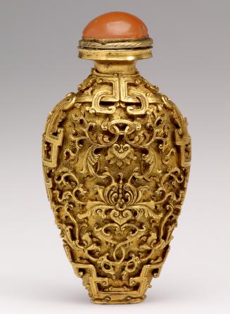 Snuff Bottle, with Indian lotus scrolls