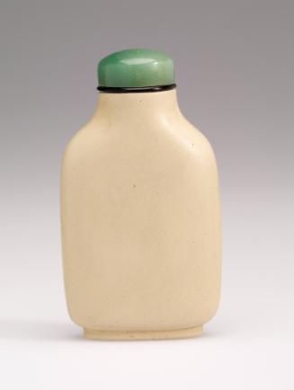 Snuff Bottle in Wood Covered in a Creamy Lacquer Imitating Ivory
