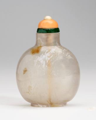 Hollowed snuff bottle in agate