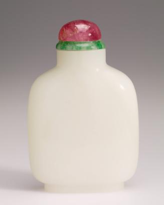 Snuff bottle in pure white nephrite