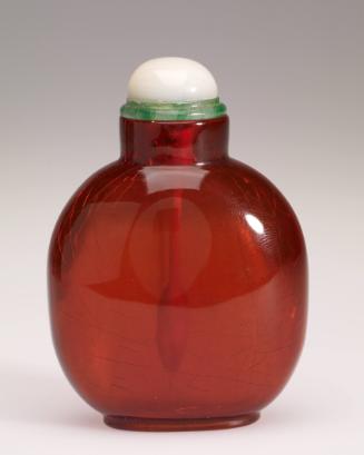 Snuff bottle in amber