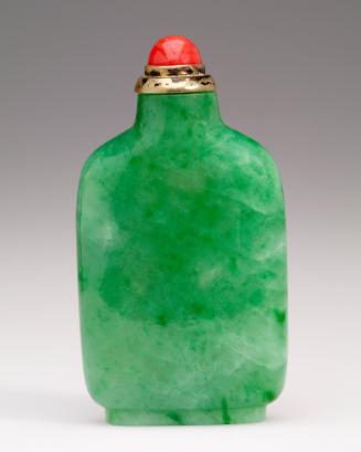 Snuff bottle in jadeite