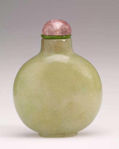 Snuff bottle in jade of mottled light green colour