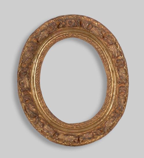 Oval Louis XIII-style frame