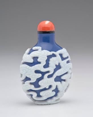 Snuff Bottle, with five carved bats among swirling clouds