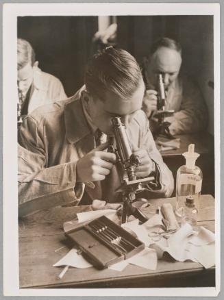 Microscopic investigation of fibre weaves.