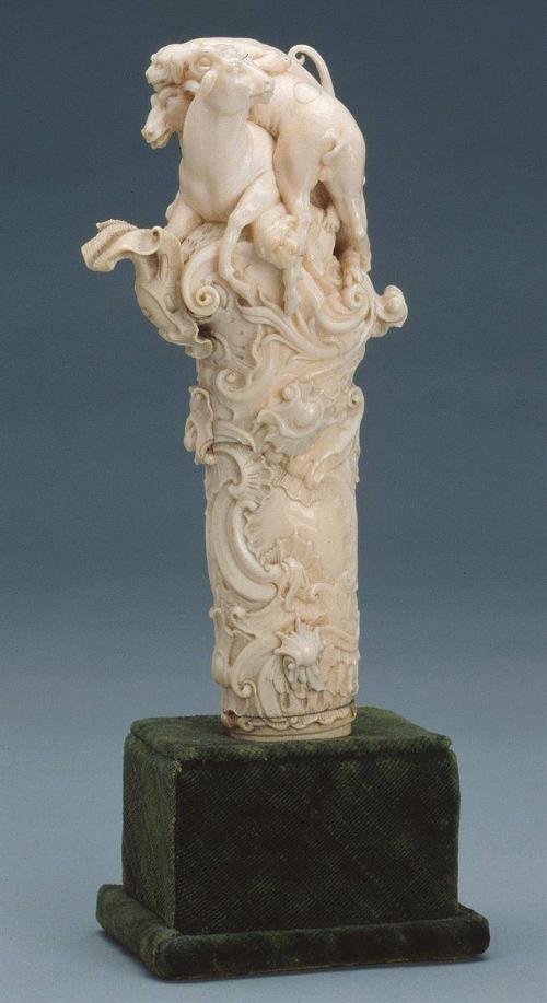 Hunting Sword Grip: Hounds Attacking Oxen