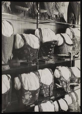 Display of women's clothes (from 1650 - 1870) in Landes Museum.