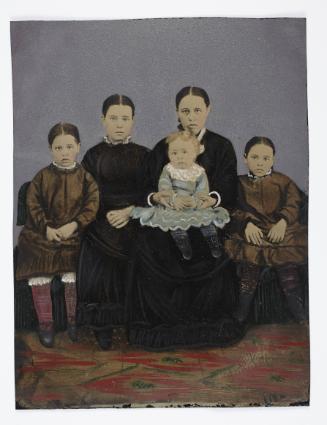 Portrait of a woman with four children - Quebec Prescott Gate