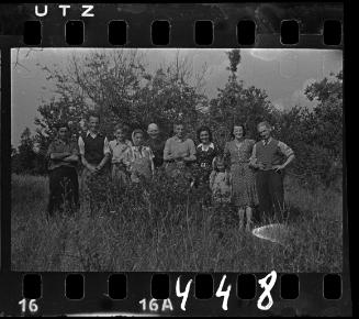 Ghetto residents posing in the garden