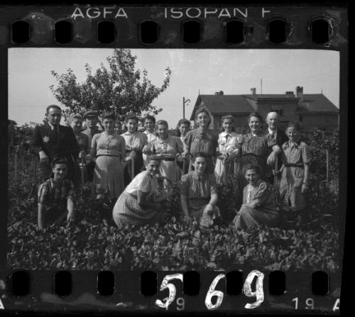 Group portrait of ghetto residents in a garden