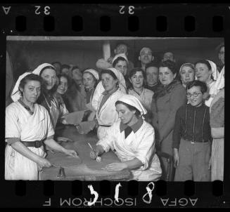 Baking matzo (flat bread) in the ghetto