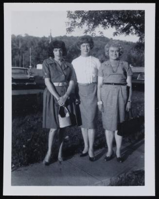 [Susanna and two friends outside, Chevalier d’Éon, Hunter, NY]
