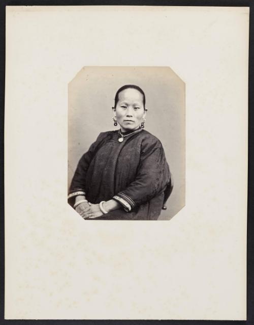 280. Femme Cors-akan-ve (28 ans) chinoise née à Canton, frontal