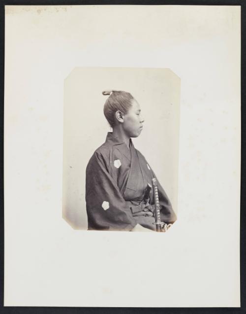 209. Mi-yaké Hidzou (16 1/2 ans) fils du Docteur Mi-ya-ké, serviteur du permier Secrétaire de l'Ambassade du Taiconne du Japon à Paris, profile