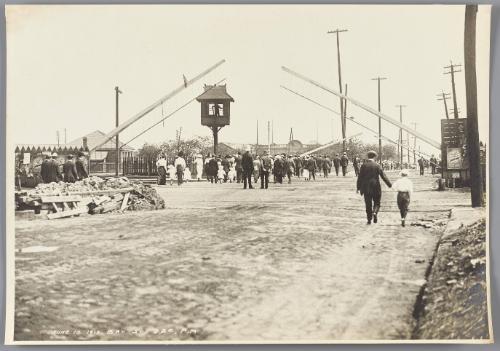 Bay St. 2:24 pm., June 14, 1913